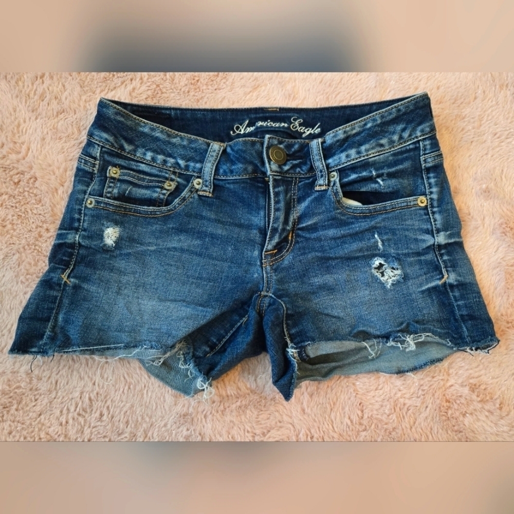 American Eagle Outfitters Women's 2 Blue Denim Shorts Distressed Super Stretch